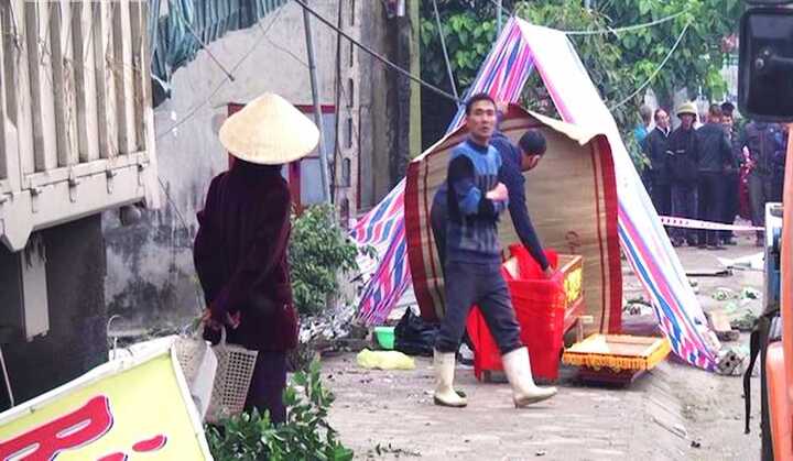 'Xe điên' đâm vào nhà dân lúc rạng sáng, 3 người thương vong