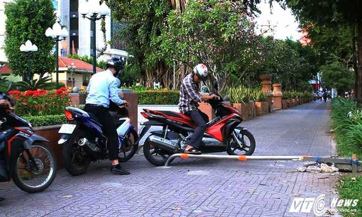 Barie trên phố Sài Gòn đã bị 'vô hiệu hóa' thế nào?