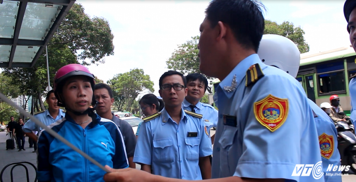 Bị ông Đoàn Ngọc Hải xử phạt 2 lần, người phụ nữ phản ứng gay gắt