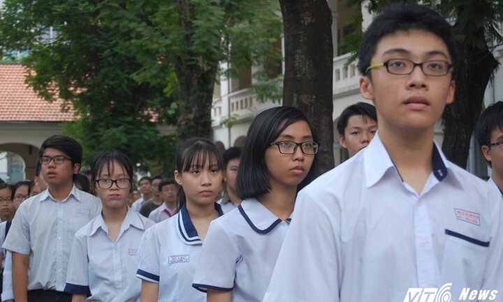 Hơn 72.000 thí sinh chính thức bắt đầu kỳ thi tuyển sinh lớp 10 ở TP.HCM
