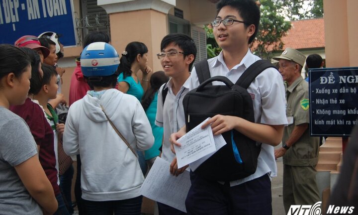 Thi tuyển sinh vào lớp 10 ở TPHCM: Đề môn Tiếng Anh 'dễ thở', thí sinh tự tin đạt điểm cao