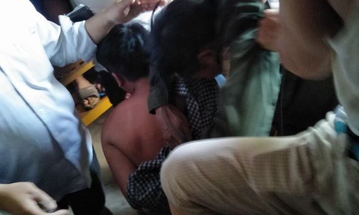 Video: Người dân quây giữ 2 kẻ tình nghi bắt cóc trẻ em ở Quảng Bình