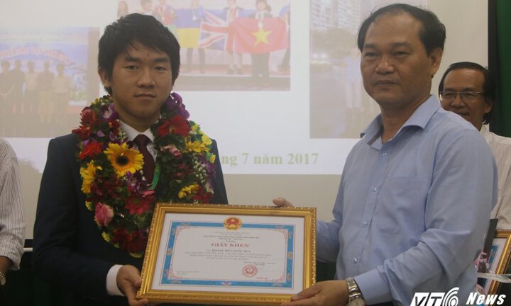 Nam sinh đạt điểm cao nhất Olympic Toán quốc tế chưa từng đi học thêm