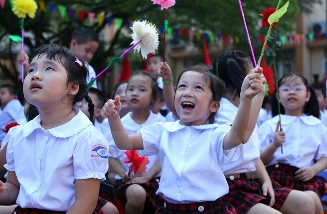 Học trước, khai giảng sau: Phụ huynh buồn vì mất ý nghĩa, lãnh đạo trường nói không nên ‘chơi chữ’