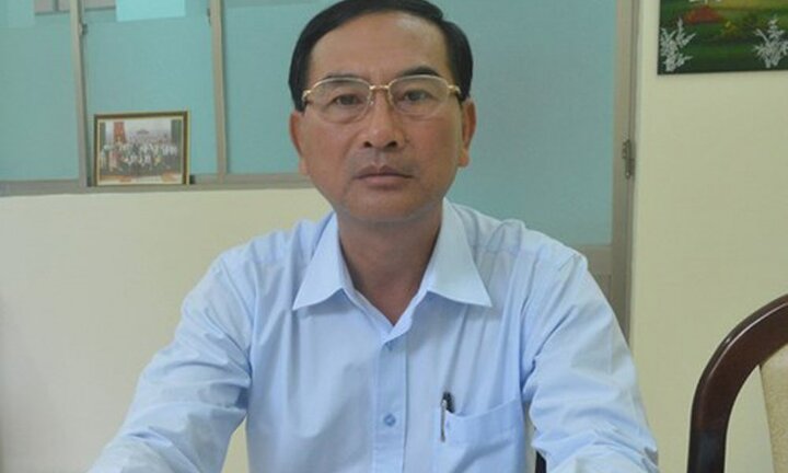 Bãi nhiệm phó chủ tịch một thành phố tự ký quyết định bồi thường cho mình