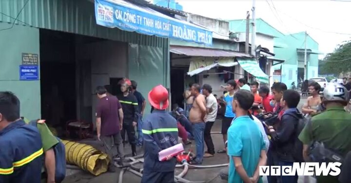 Cháy dữ dội ở công ty hóa chất tại TP.HCM, nhiều tài sản bị thiêu rụi