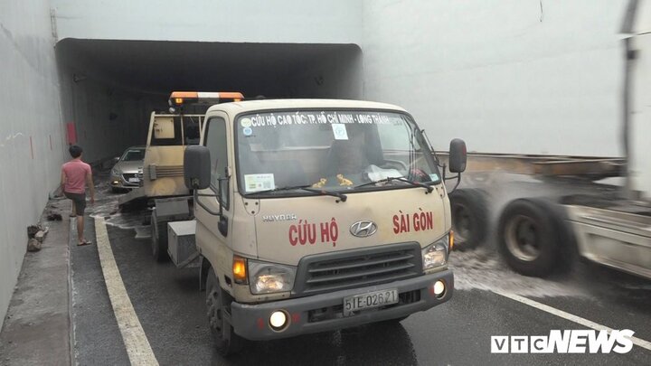 Vì sao nhiều xe chết máy trong hầm chui mới thông ở TP.HCM?