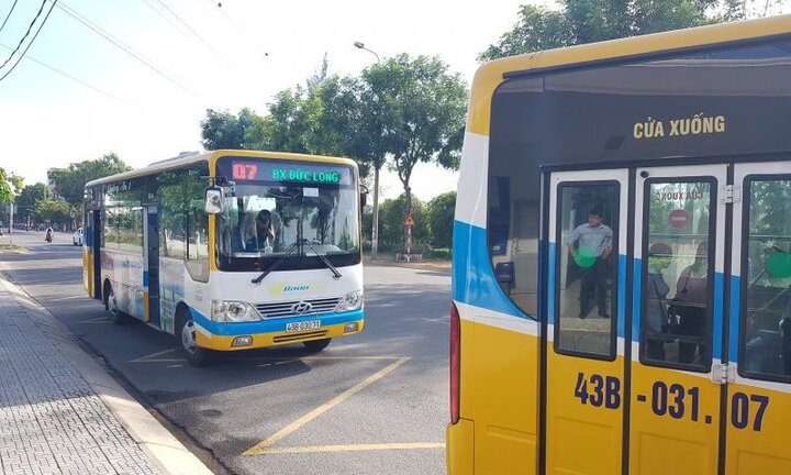 Xe buýt trợ giá bị đập phá: Chủ tịch TP Đà Nẵng yêu cầu điều tra làm rõ