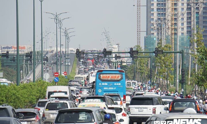 Xe tải tông sập mái che hầm Thủ Thiêm: Giám định thiệt hại, có thể chuyển cơ quan điều tra