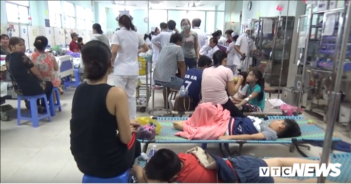 Hơn 30 trẻ nhập viện nghi bị ngộ độc thực phẩm ở TP.HCM