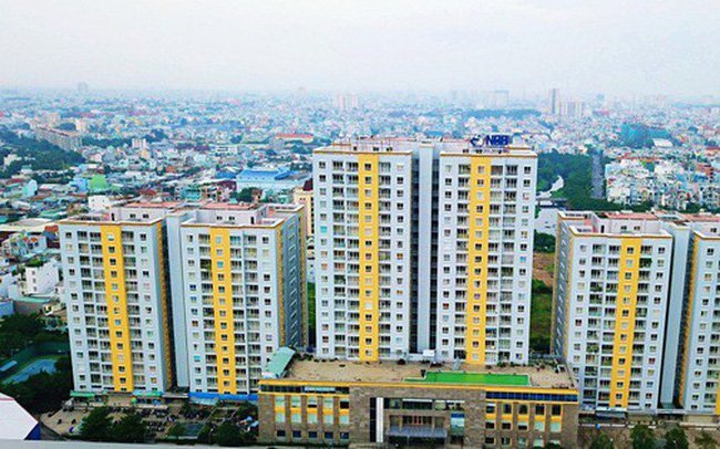 Bị kẹt trong thang máy chung cư Carina, cư dân gọi đường dây nóng không được