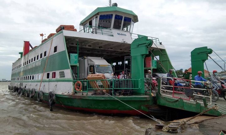 Các bến phà ở TP.HCM hoạt động trở lại sau bão số 9