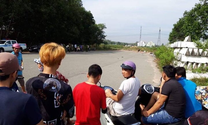 Người đàn ông gục chết cạnh xe máy ở Bình Dương