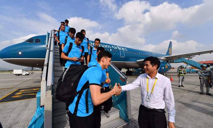 Vietnam Airlines đưa máy bay thân rộng hiện đại đón các cầu thủ bóng đá về nước