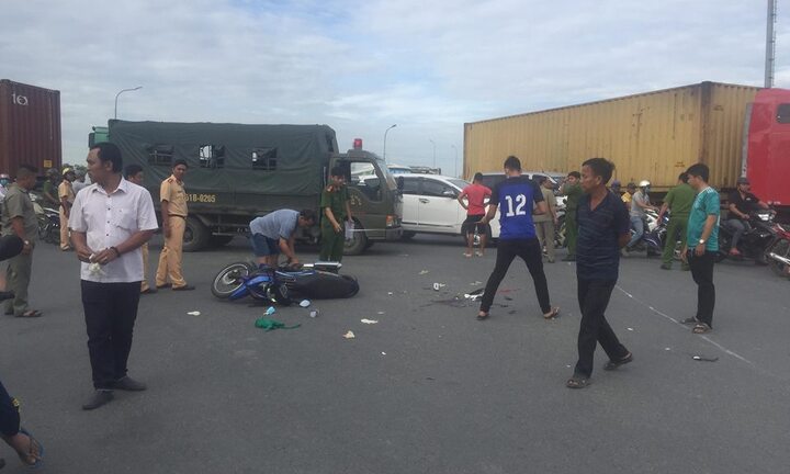 Cô gái trẻ bị xe bồn cán chết ở vòng xoay Phú Hữu, TP.HCM