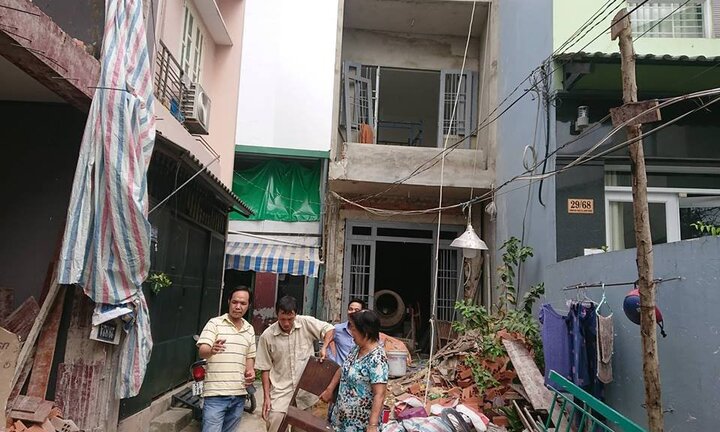 Rơi từ công trình đang xây, nam công nhân bị đâm xuyên người ở TP.HCM