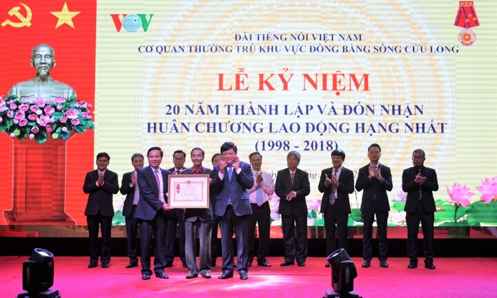 VOV ĐBSCL đón nhận Huân chương Lao động hạng Nhất