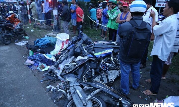 Container tông hơn 20 người thương vong ở Long An: Tài xế khai uống rượu, bia trước khi lái xe