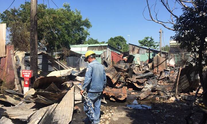 Cháy lớn thiêu rụi 7 nhà trọ, 1 nhà dân ở TP.HCM