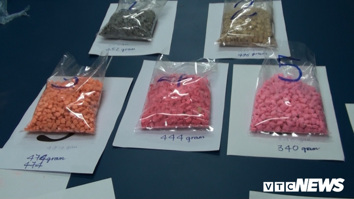 2,2kg ma túy ‘ẩn mình’ trong ruột máy hát đĩa