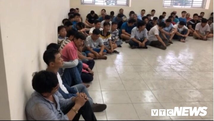 Hàng chục trinh sát đột kích trường gà, bắt 72 con bạc ở TP.HCM