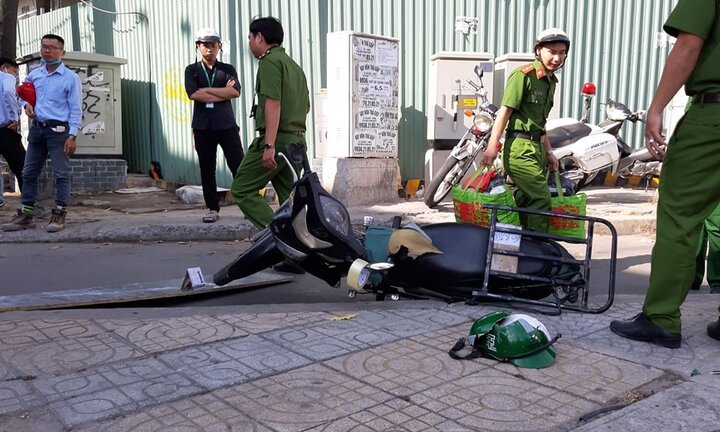 Ván công trình rơi trúng đầu người đi đường ở TP.HCM