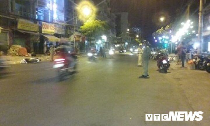 2 nhóm giang hồ thanh toán nhau trước quán cà phê ở TP.HCM