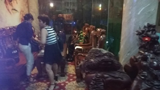 Cảnh sát giải cứu 8 người bị mắc kẹt trong thang máy khách sạn ở TP.HCM