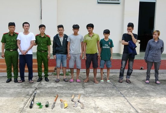 Bắt nhóm cho vay nặng lãi, dùng bom xăng, hung khí uy hiếp con nợ trả tiền