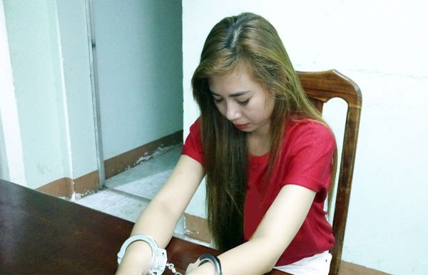 Nữ tiếp thị bia kiêm buôn ma túy cho con nghiện trong các quán bar, vũ trường