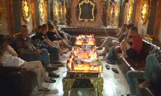 Hàng chục nam nữ nghi phê ma túy trong nhà hàng ở TP.HCM