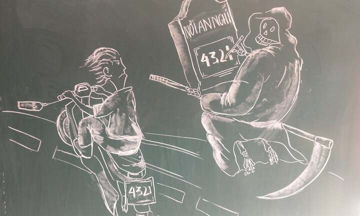 Tranh biếm họa bằng phấn trắng trên bảng đen của giáo viên Thanh Hóa gây ấn tượng