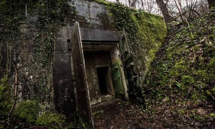 Có gì bên trong 'hang sói' bí ẩn của Hitler trên đất Pháp?