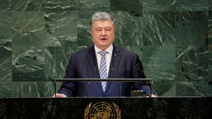 Bị Tổng thống Poroshenko cáo buộc chiếm giữ Biển Azov, Nga phản pháo