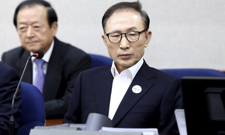 Cựu Tổng thống Hàn Quốc bị kết án 15 năm tù vì tham nhũng