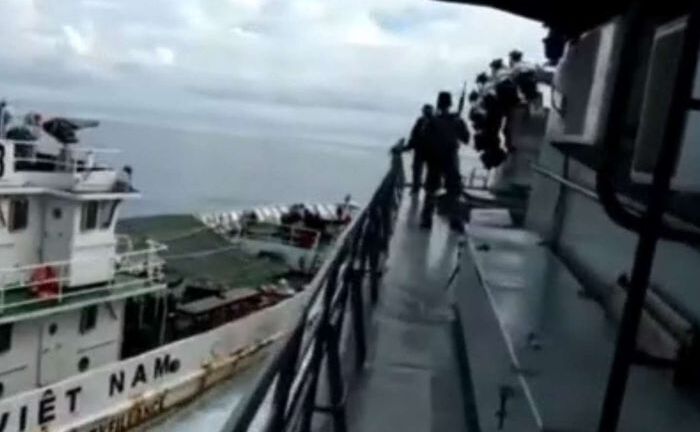 Việt Nam yêu cầu Indonesia thả ngay 12 ngư dân bị bắt trên biển