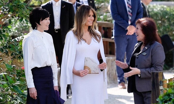 Chồng bàn đại sự, các đệ nhất phu nhân nguyên thủ G-20 thảnh thơi cho cá ăn