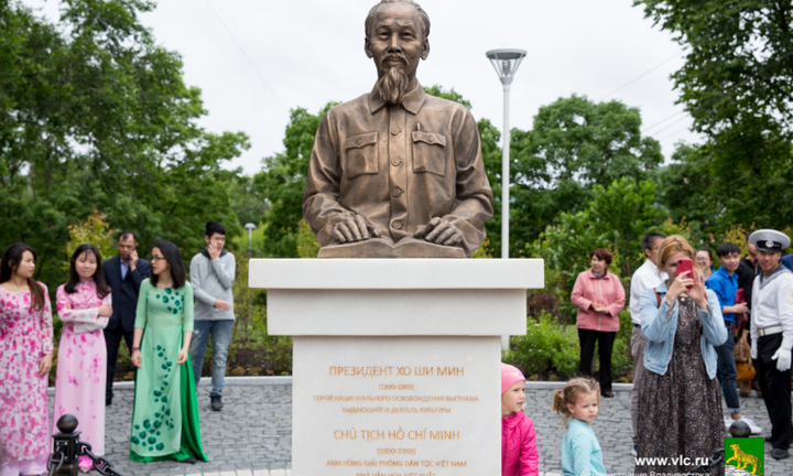 Khánh thành Đài tưởng niệm Hồ Chí Minh tại thành phố Vladivostok