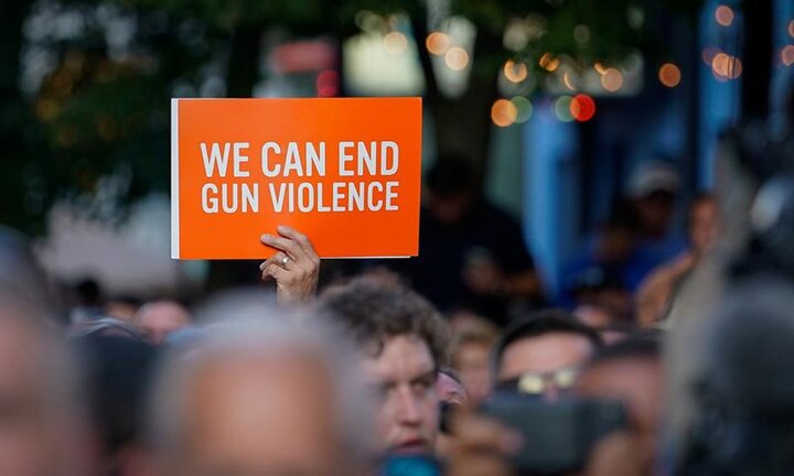 Tổng thống Trump hứng chỉ trích từ đảng Dân chủ sau 2 vụ xả súng