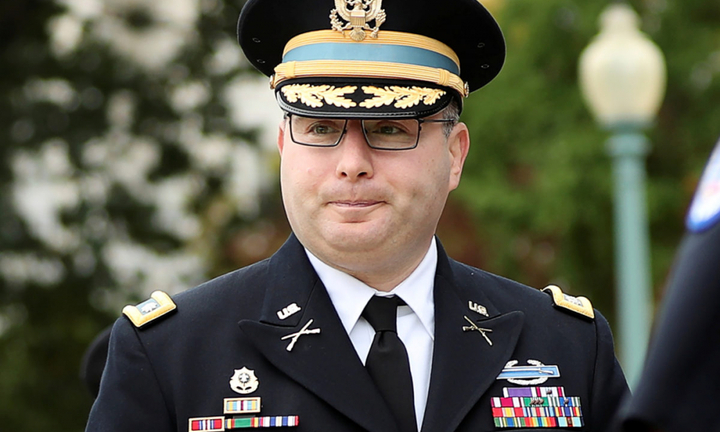 Người đầu tiên ra làm chứng chống lại Tổng thống Trump nói gì?