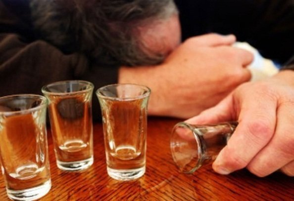 Bộ Y tế bày cách phòng ngừa ngộ độc rượu trong dịp Tết