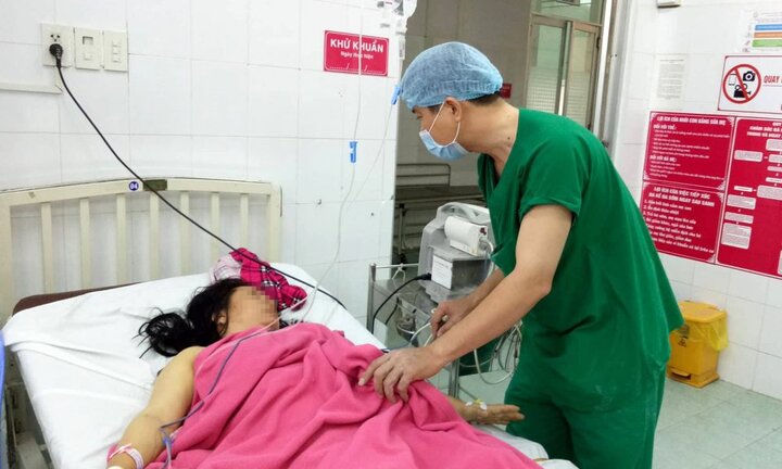 Cứu sống mẹ con sản phụ mắc hội chứng HELLP trong tình trạng nguy kịch