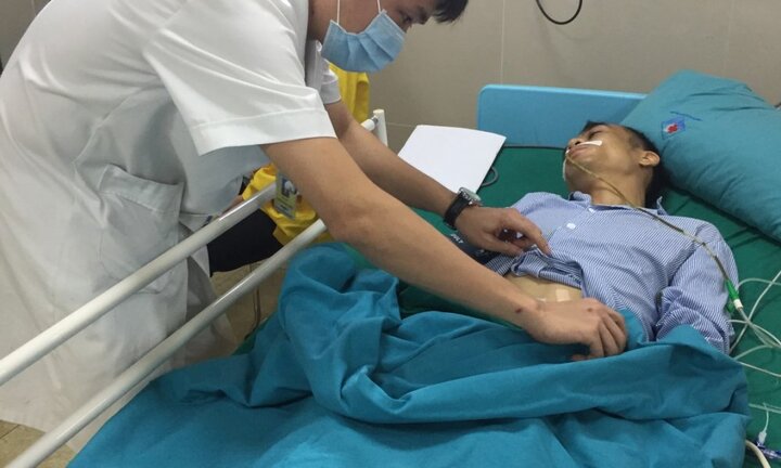 Viêm loét dạ dày không chữa tử tế, nam thanh niên thủng tạng rỗng