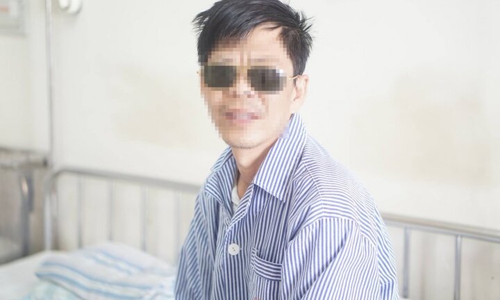 Tội nghiệp người đàn ông 49 tuổi lồi mắt, loét giác mạc nặng, mất thị lực vĩnh viễn