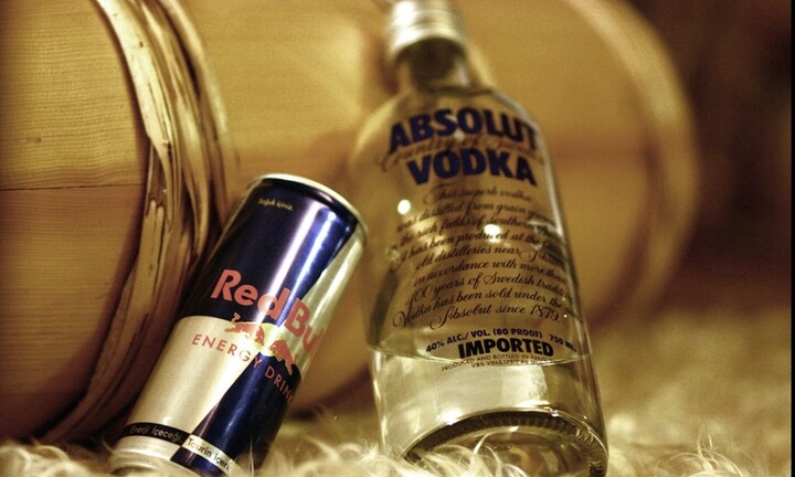 Uống rượu pha nước tăng lực tăng nguy cơ chấn thương