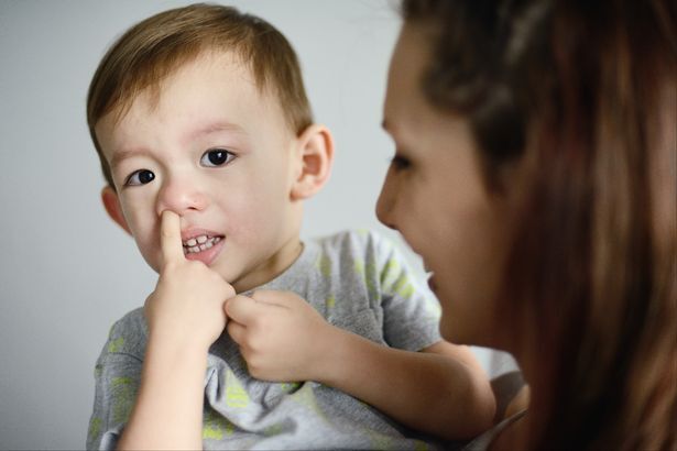 'Ăn' gỉ mũi phòng được cả HIV