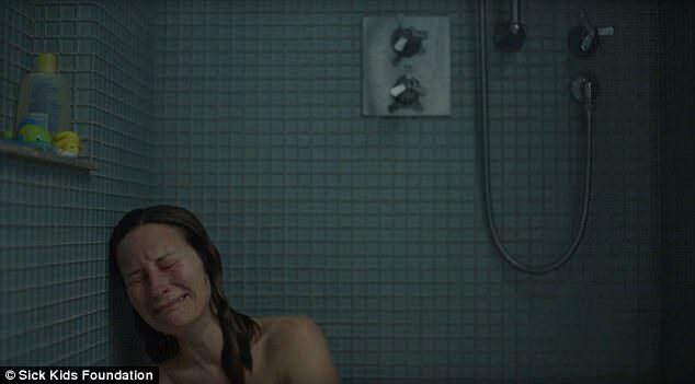 Video về tình mẫu tử, ai xem cũng phải khóc