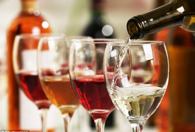 Uống một ly rượu mỗi ngày cũng khiến phụ nữ bị ung thư vú