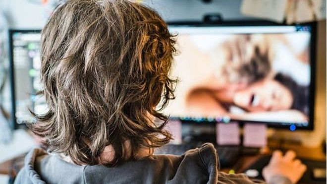 Nghiên cứu mới tại Mỹ: Xem phim sex càng muộn, đàn ông càng có nguy cơ lệch lạc giới tính