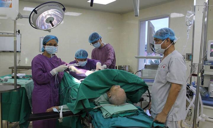 Phẫu thuật thành công u phì đại tuyến tiền liệt cho cụ ông 104 tuổi